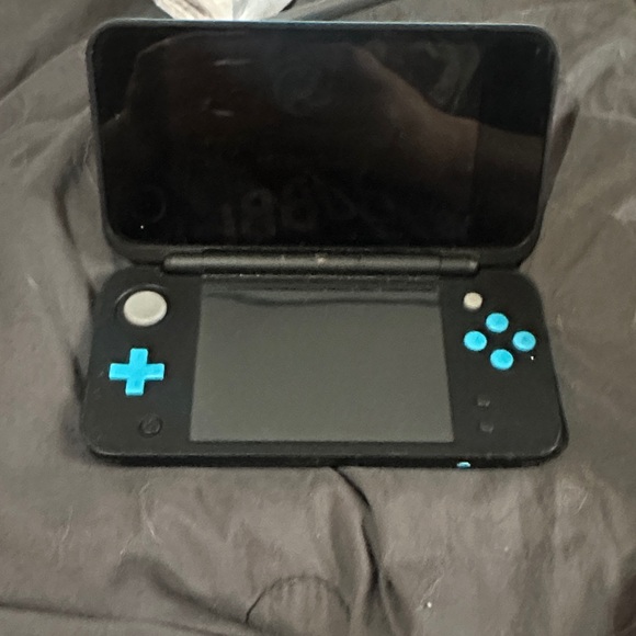 Nintendo 2DS XL Console in Black and Blue - Picture 1 of 3